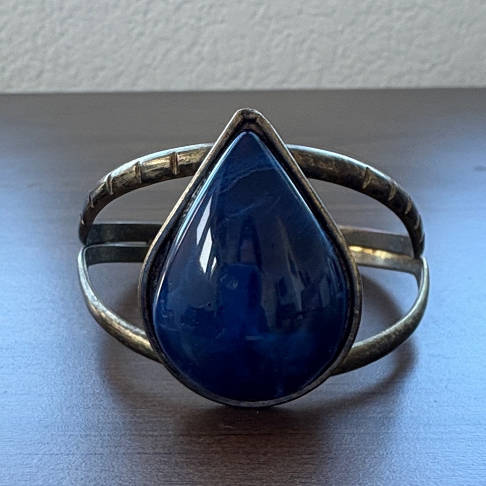 Split Shank Bracelet w/ Lapis Stone